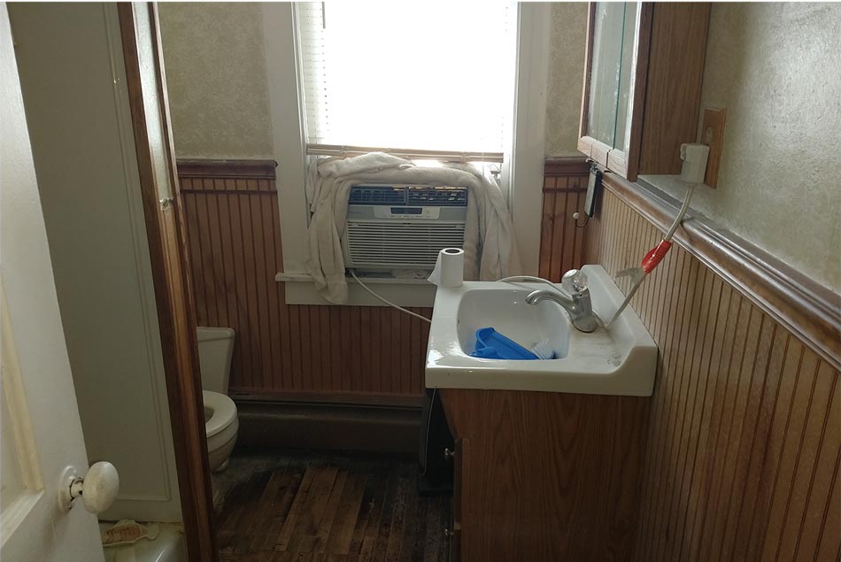 The kitchen before the renovation is outdated and in poor condition