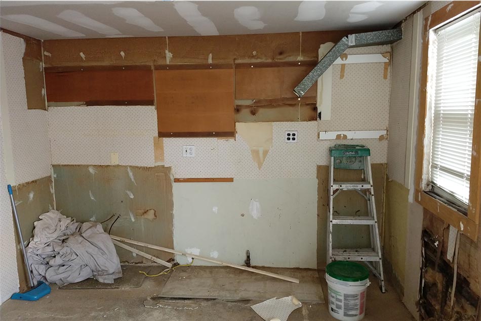 The kitchen before the renovation is outdated and in poor condition